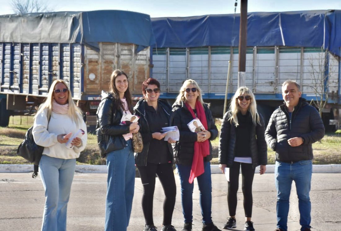 JuanGaraventa_'s tweet photo. Hay equipo, juntos somos más fuertes! 💪🏻💪🏻 
Imágenes de nuestro equipo en la visita a Madero! #JuntosSomosMasFuertes #PehuajoVaACambiar https://t.co/eL1GoMTTbz