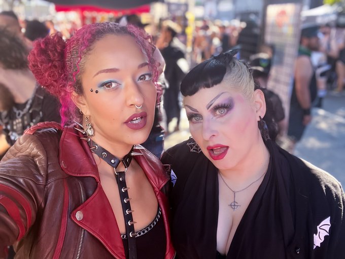 I'm so glad I made it to Dore Alley to be around freaky family 💙🖤❤️ https://t.co/eITwrST94h<a href="/tag/newprofilepic"class="tags"><span>#newprofilepic</span></a>