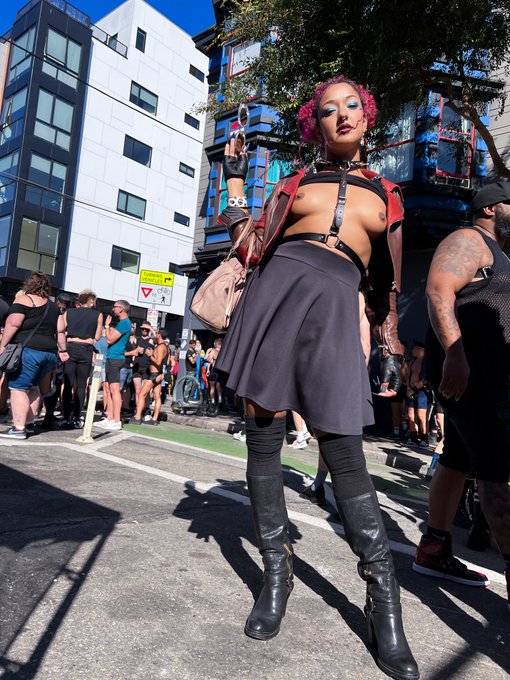 I'm so glad I made it to Dore Alley to be around freaky family 💙🖤❤️ https://t.co/eITwrST94h<a href="/tag/newprofilepic"class="tags"><span>#newprofilepic</span></a>