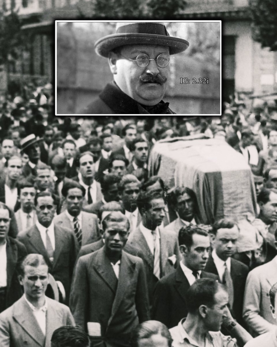 2_32i's tweet photo. في صباح الـ31 من يوليو عام 1930 أستيقظت برشلونة على خبر إنتحار المؤسس واللاعب والرئيس خوان غامبر. خبر جعل الحزن يخيم في كل أرجاء الإقليم، وأسكت صيحات الجماهير في ملعب ليسكورتس لأول مرة. الكل كان ينتظره ليقود السفينة نحو الأمجاد، ولكن خوان قد انتحر، ومات الأب الروحي لبرشلونة! https://t.co/3LMkVzhGBM