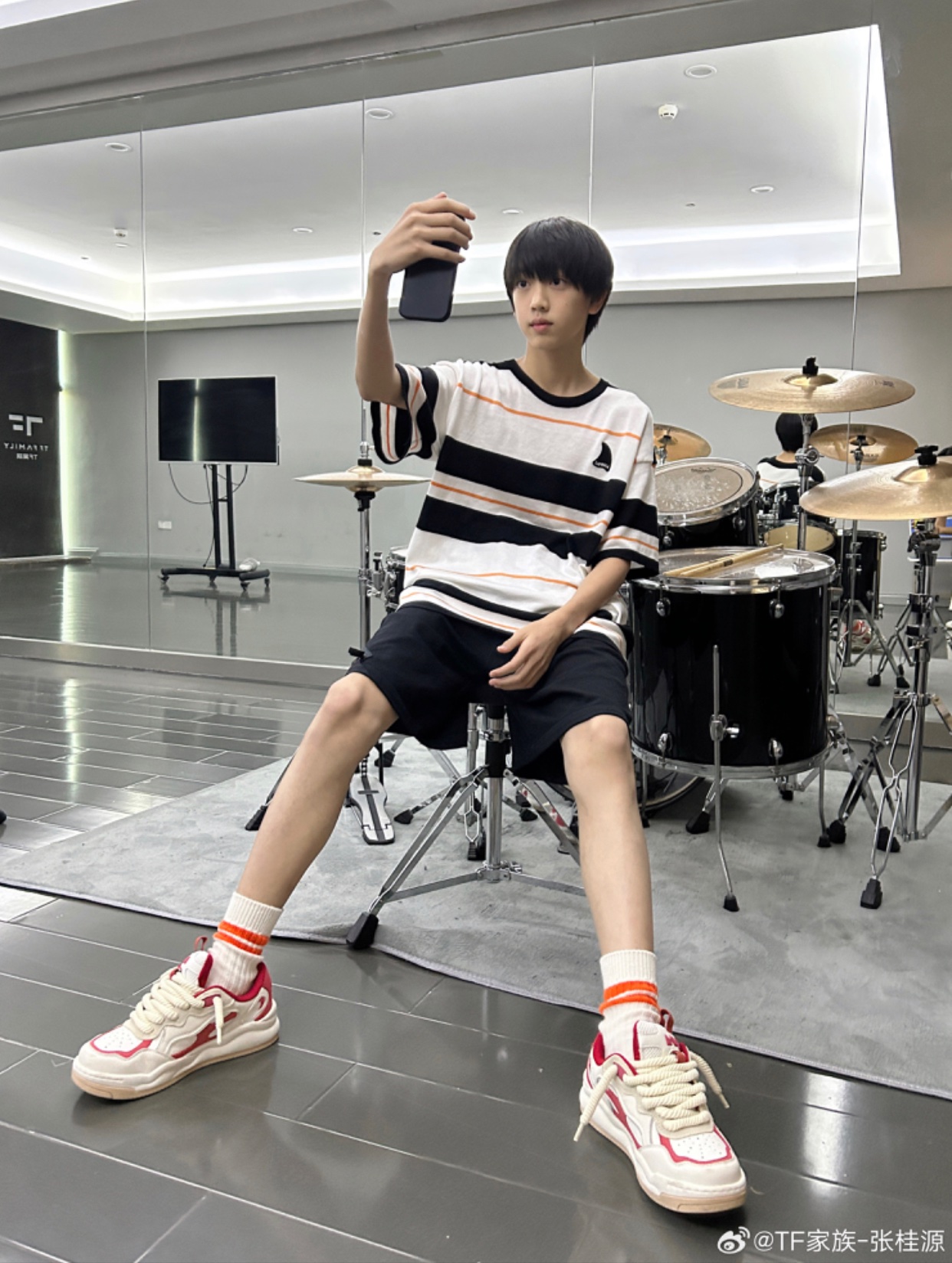 TF家族 张桂源 奔跑 TF家族四代周边奔跑当阳光降落在这里张桂源小卡同款