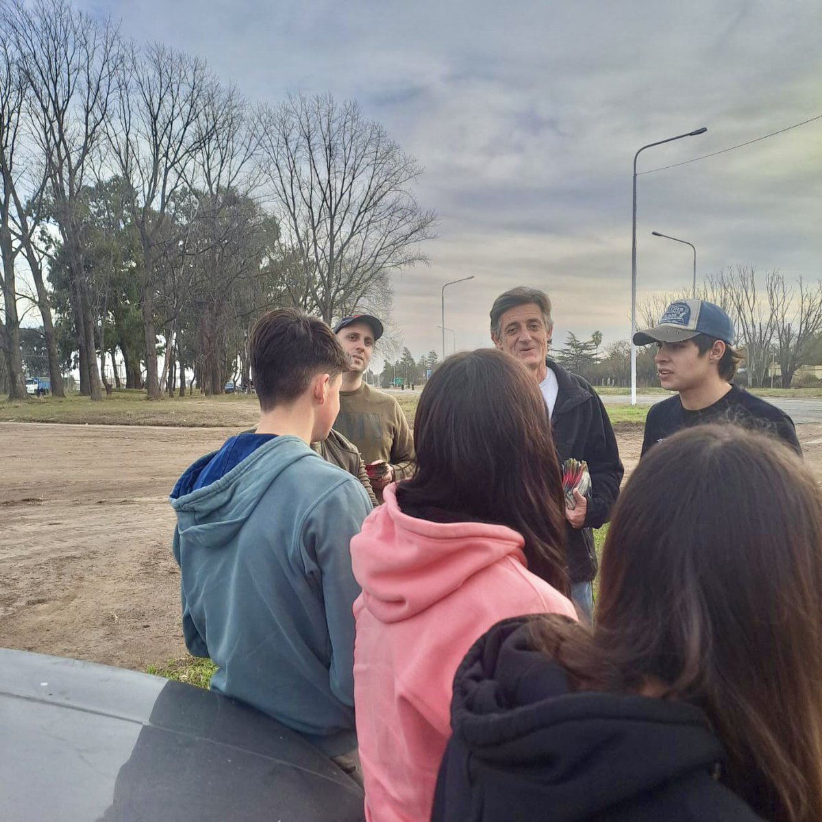 JuanGaraventa_'s tweet photo. Hoy por la tarde dialogamos con los pehuajenses. #PehuajoVaACambiar https://t.co/cGg0uyQnbT
