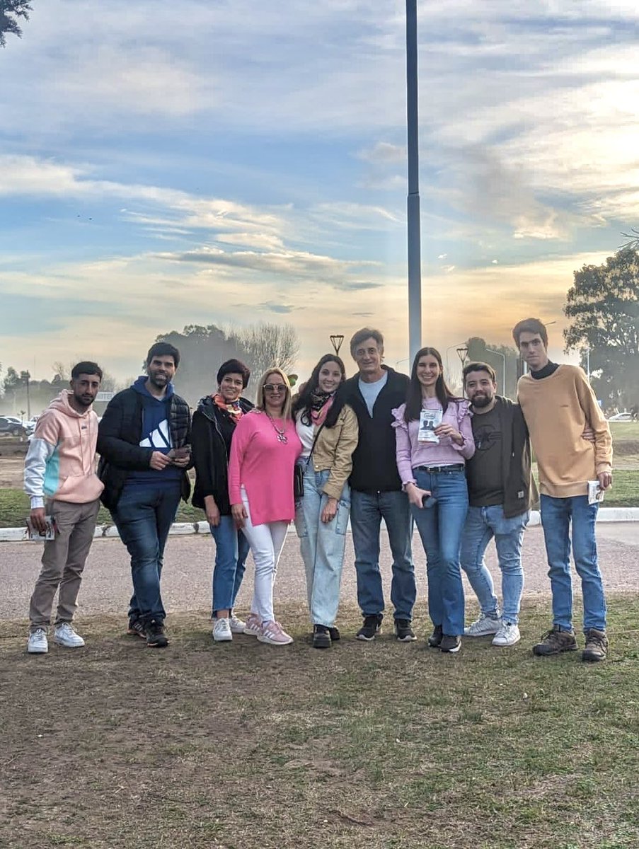 JuanGaraventa_'s tweet photo. Hoy por la tarde dialogamos con los pehuajenses. #PehuajoVaACambiar https://t.co/cGg0uyQnbT