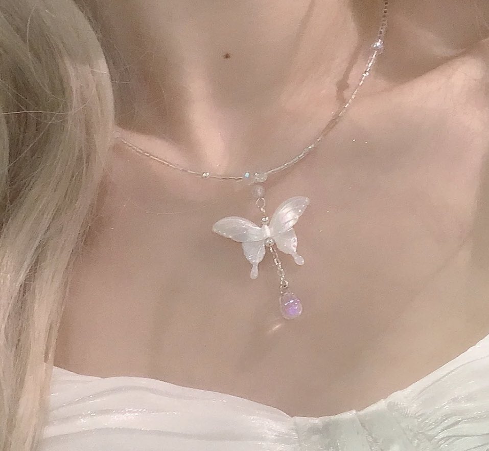 piinkibun's tweet image. butterfly necklace