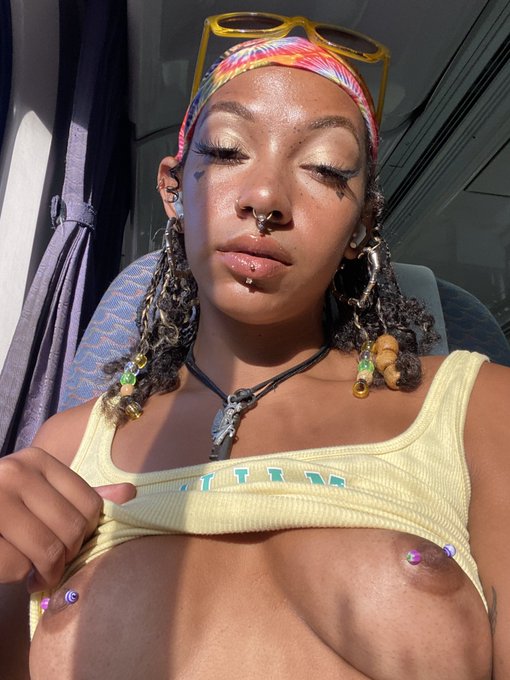 Titties n Travel🤗 https://t.co/ZE6TamtWQy<a href="/tag/pussypiercing"class="tags"><span>#pussypiercing</span></a>