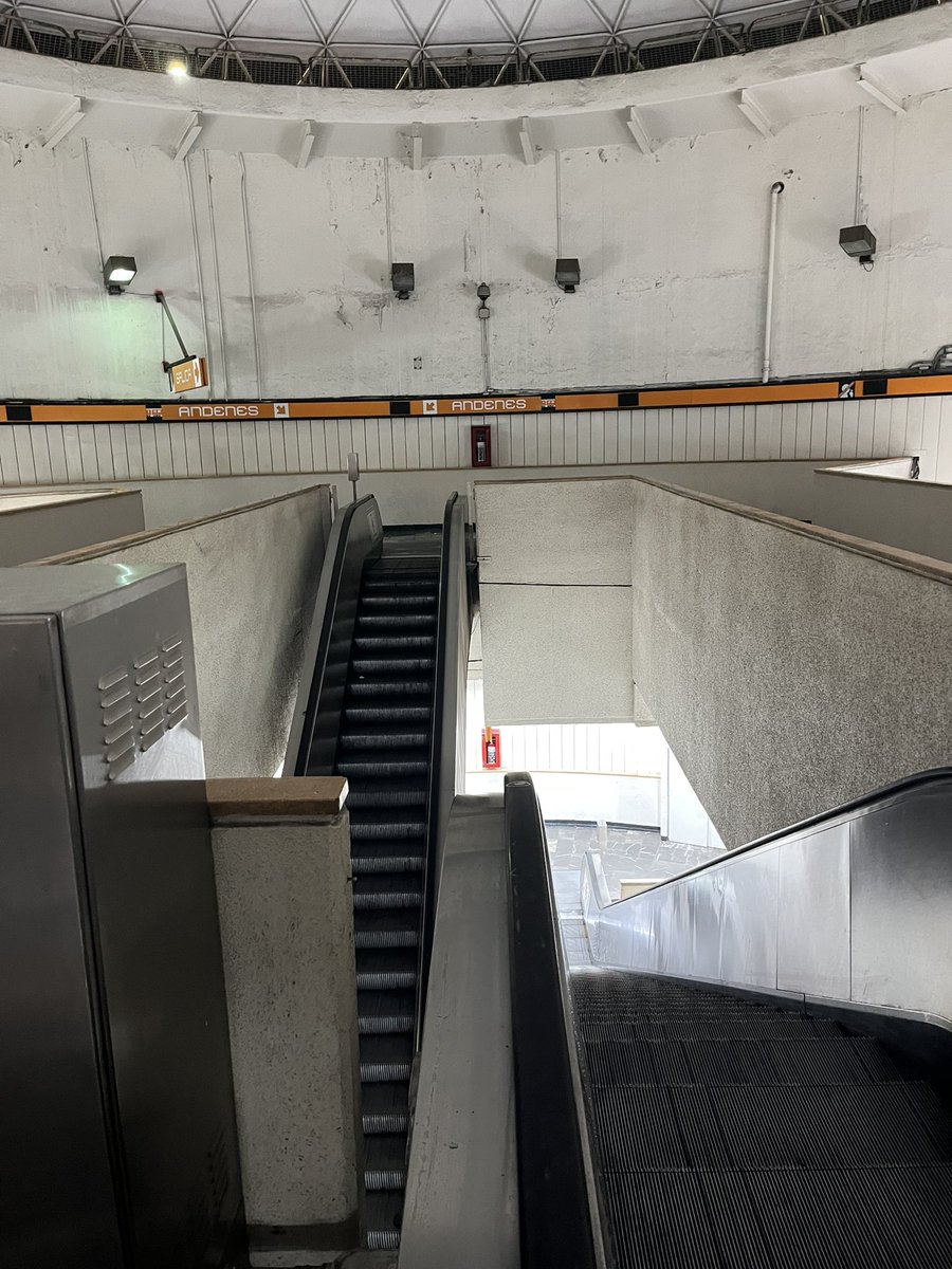 Luis Celis (@_celisluis) on Twitter photo Hoy pasé nuevamente por la estación Camarones del <a href="/MetroCDMX/">MetroCDMX</a> y con mucho gusto vi que han retirado todas las áreas de reparación y funcionan a la perfección todas las escaleras. Muchísimas gracias por su atención y apoyo inmediato <a href="/martibatres/">Martí Batres</a>, <a href="/GCalderon_Metro/">Guillermo Calderón</a>, <a href="/MargaretSaldana/">Margarita Saldaña</a>! Hoy pasé nuevamente por la estación Camarones del <a href="/MetroCDMX/">MetroCDMX</a> y con mucho gusto vi que han retirado todas las áreas de reparación y funcionan a la perfección todas las escaleras. Muchísimas gracias por su atención y apoyo inmediato <a href="/martibatres/">Martí Batres</a>, <a href="/GCalderon_Metro/">Guillermo Calderón</a>, <a href="/MargaretSaldana/">Margarita Saldaña</a>!