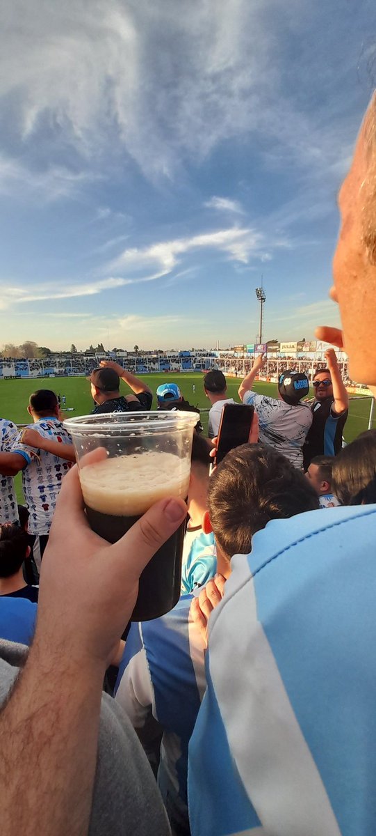 En el lugar indicado con la bebida indicada