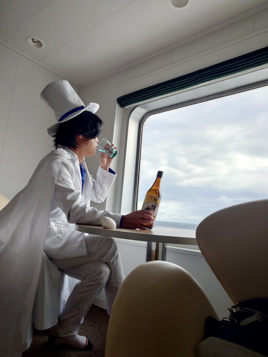 AnglerPopeto's tweet photo. 東海汽船のさるびあ丸に「怪盗キッド参上🃏

おはようございます🥃

#情け嶋
@conan_movie
@conan_file
#八丈島
#名探偵コナン
#黒鉄の魚影 (サブマリン)
#怪盗キッド
#黒羽快斗
#中年キッド https://t.co/QbKQ7amBx0