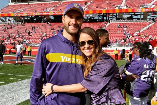 MLFootball's tweet photo. THIS IS AMAZING: Kirk Cousins's wife, Julie, listens to #Vikings games on the radio and switches to worship music when she gets stressed. 

🙏👏

Pretty cool how we’ve gotten to see inside the life of the Cousins family, they are awesome people. 

(H/T @nellyinthehouse, @MikeMcCartney7)
