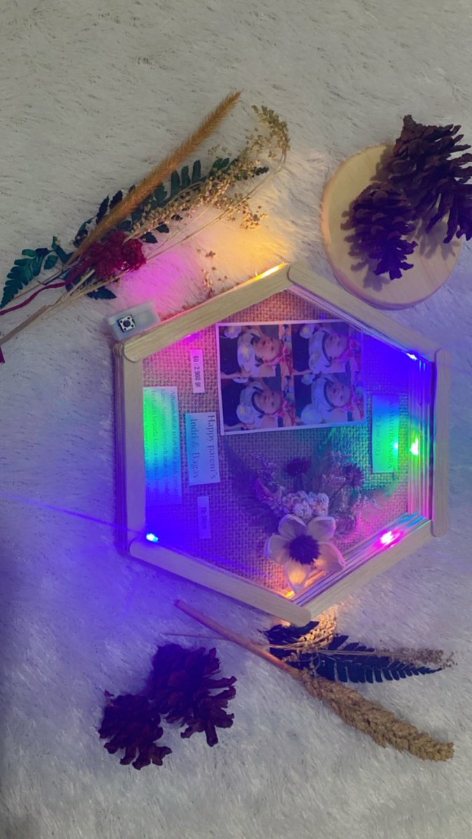 ikenduu's tweet photo. Hallooo  
Help rt yuk 🥰

Yg bingung mau carik kado untuk teman, sepupu, sahabat dll, 
Kita ada referensinya ya dears ✨
Hexagonal frame bebas mau request apapun itu, wedding, anniversary, biodata bayi, wisuda, dan bebas apapun ituu https://t.co/GqoG5C2YpI