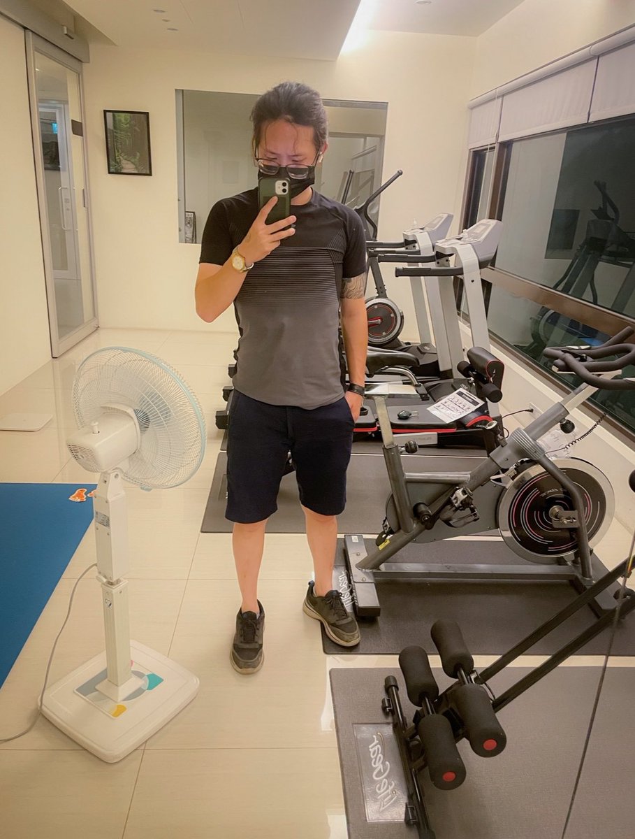 k8228789's tweet photo. 「最可怕的敵人，是時間。」
#歲月真是一把殺豬刀 
#腹肌 #胸肌 #各種肌肉深層保護中 https://t.co/TjY8Gv1Vdc