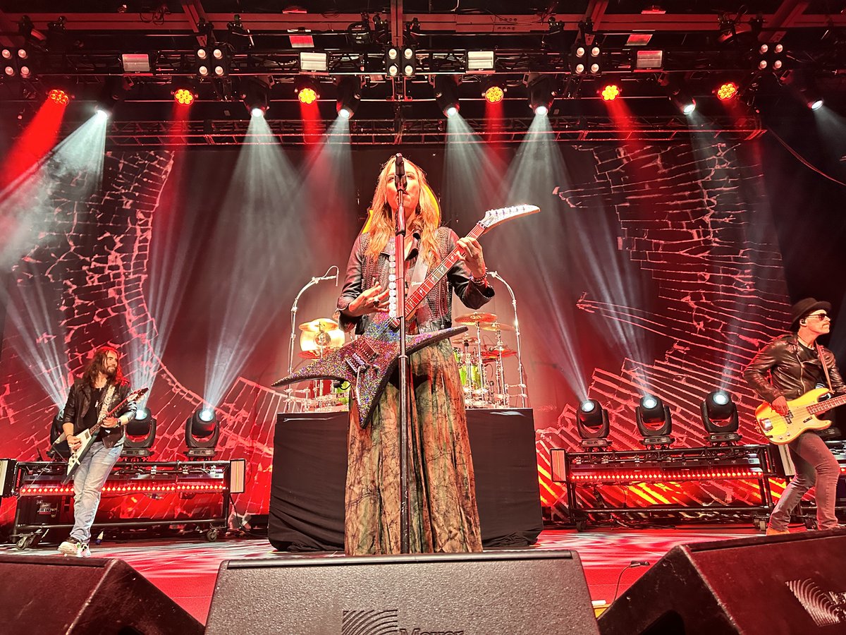 HRCasinoIndiana's tweet photo. Sunday night recap! Thank you Volbeat and Halestorm for rockin' Hard Rock Live stage tonight! 🤘🎸Comment below with your favorite 📷 of the night❗
#hrcnilive #hrcni #volbeat #halestorm https://t.co/B4ZXEEpwQu