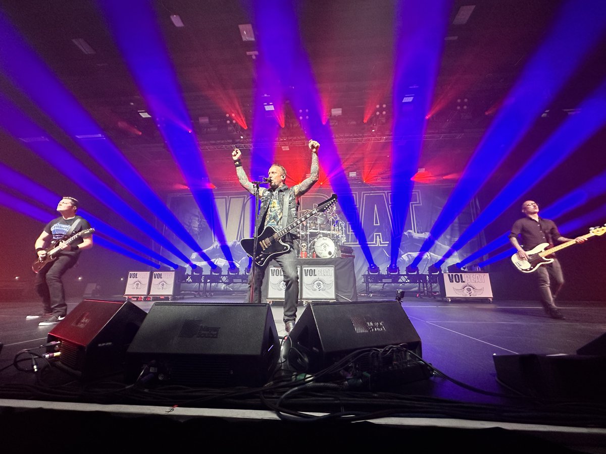 HRCasinoIndiana's tweet photo. Sunday night recap! Thank you Volbeat and Halestorm for rockin' Hard Rock Live stage tonight! 🤘🎸Comment below with your favorite 📷 of the night❗
#hrcnilive #hrcni #volbeat #halestorm https://t.co/B4ZXEEpwQu