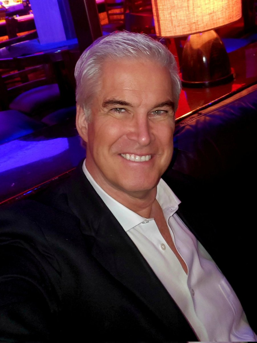 mitchellvii's tweet photo. I'll spaces debate @therealroseanne on Desantis vs. Trump any day.  C'mon Roseanne. You picked this battle. Time to put up. https://t.co/4pw45b17Fi