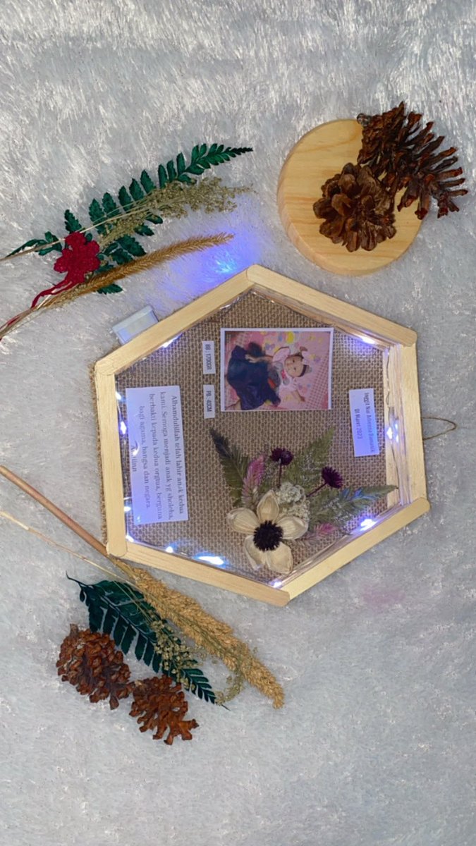 ikenduu's tweet photo. Hexagonal frame biodata bayi ✨
Bisa request tulisan apapun itu, 
Led bisa di sesuaikan ✨ https://t.co/KwhVkDC4c2