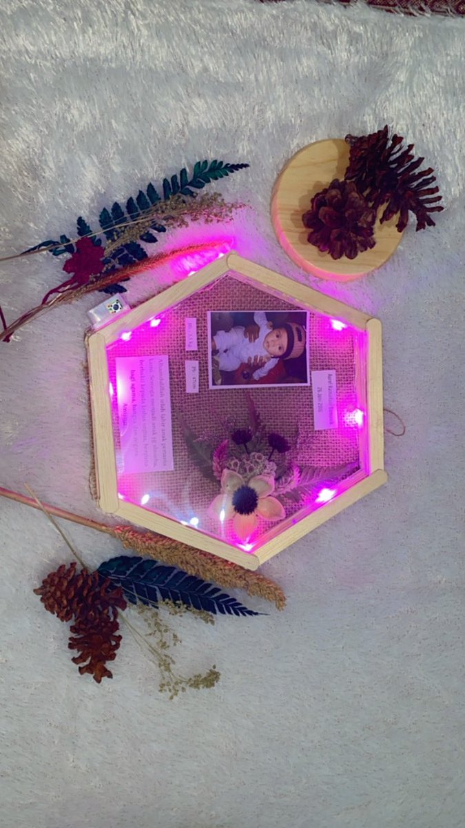 ikenduu's tweet photo. Hexagonal frame biodata bayi ✨
Bisa request tulisan apapun itu, 
Led bisa di sesuaikan ✨ https://t.co/KwhVkDC4c2