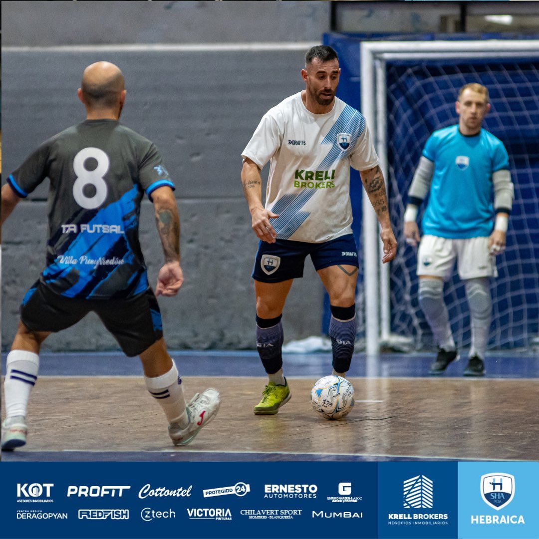 hebraicafutsal's tweet photo. ¡Triunfazo en Villa Pueyrredon! ✅ 

El equipo de @hernanbasile10  venció por 2-1 a 17 de Agosto con goles Pablo Marcone y Lucas Perez. 

🗓 En la próxima fecha recibirá a San Lorenzo en Pilar. 

¡Vamos #Hebraica! 🔵⚪️ https://t.co/rxel2lvElg