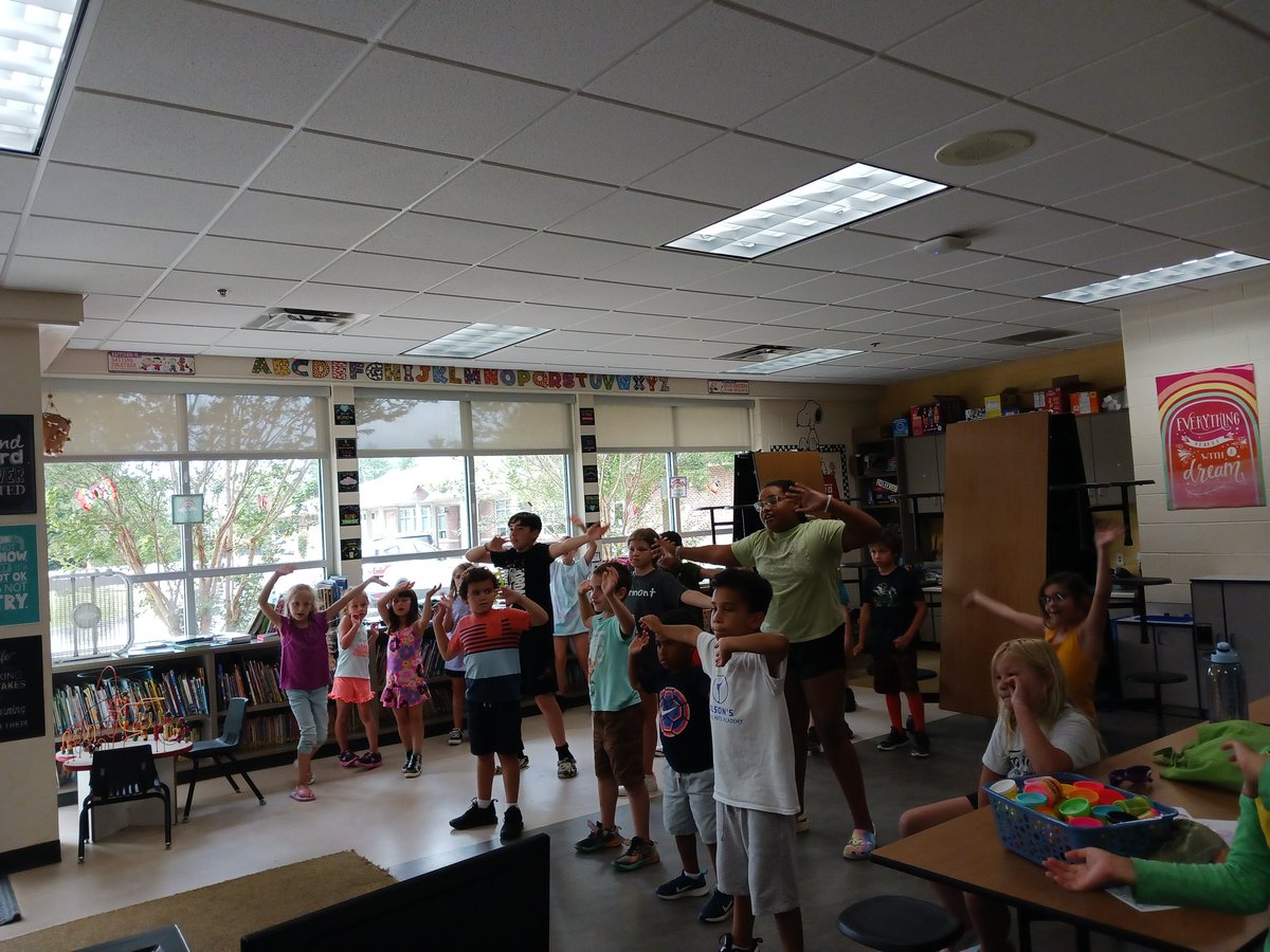 fmteducare's tweet image. Dancing to some fun songs 🎶 #DanceDance #TheyHaveMoves #2023SummerEducare
