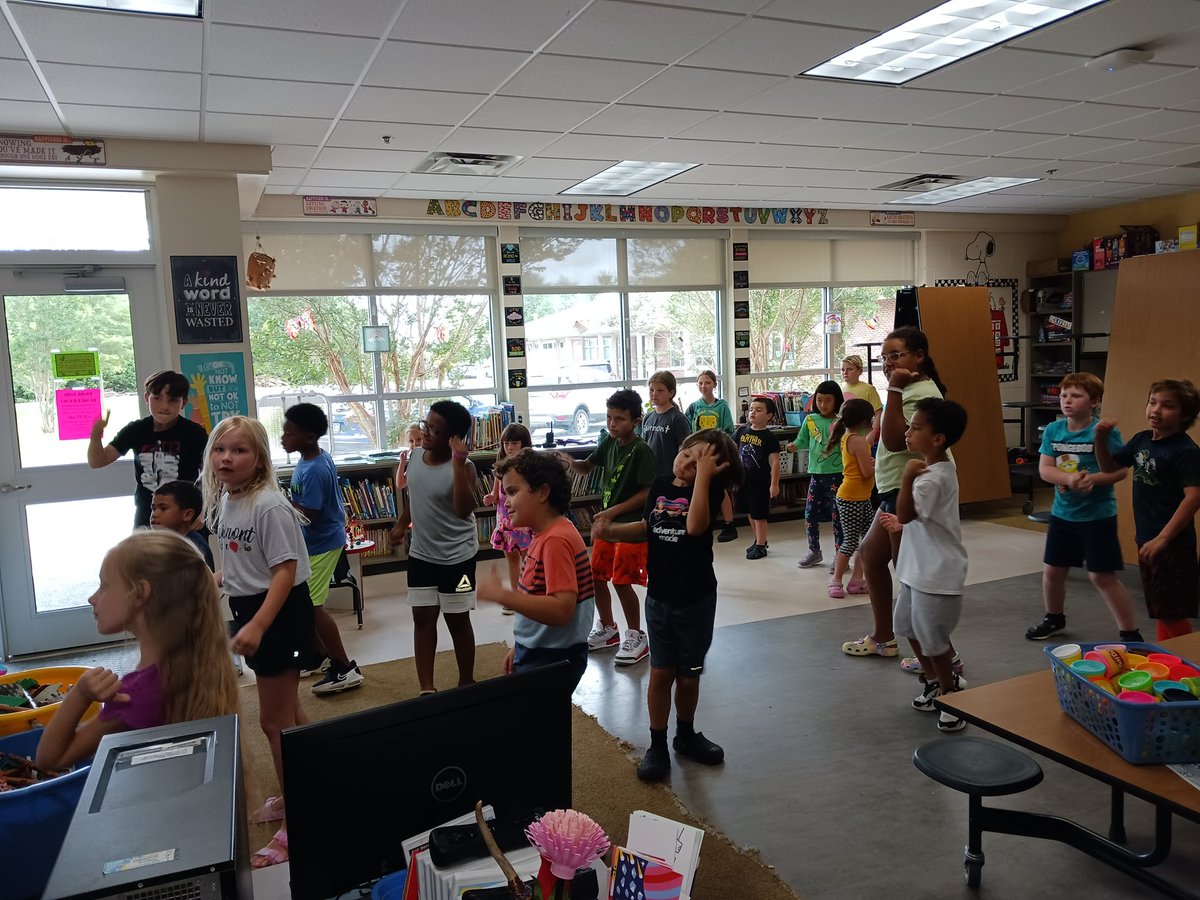 fmteducare's tweet image. Dancing to some fun songs 🎶 #DanceDance #TheyHaveMoves #2023SummerEducare