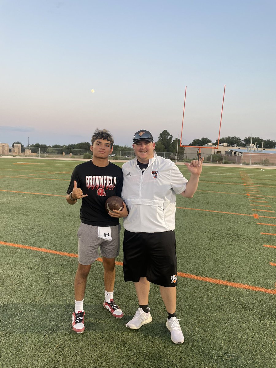 JJmarti44453390's tweet photo. @CoachK__Mac Thanks for having me. Great environment and facilities, Overall great experience @UTPBFootball @TahericB @coachnatebutts https://t.co/IYfFre2P7B