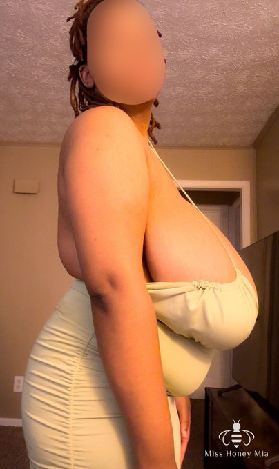 Stunning side view😍😍#bigboobs #hugetits https://t.co/IWPzyHi1aD<a href="/tag/bigboobs"class="tags">#bigboobs</a><a href="/tag/hugetits"class="tags">#hugetits</a>