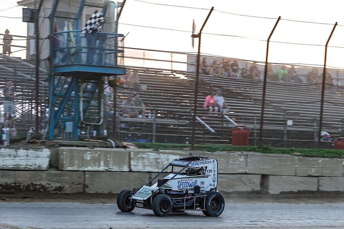 Xtreme Outlaw Midgets tweet media