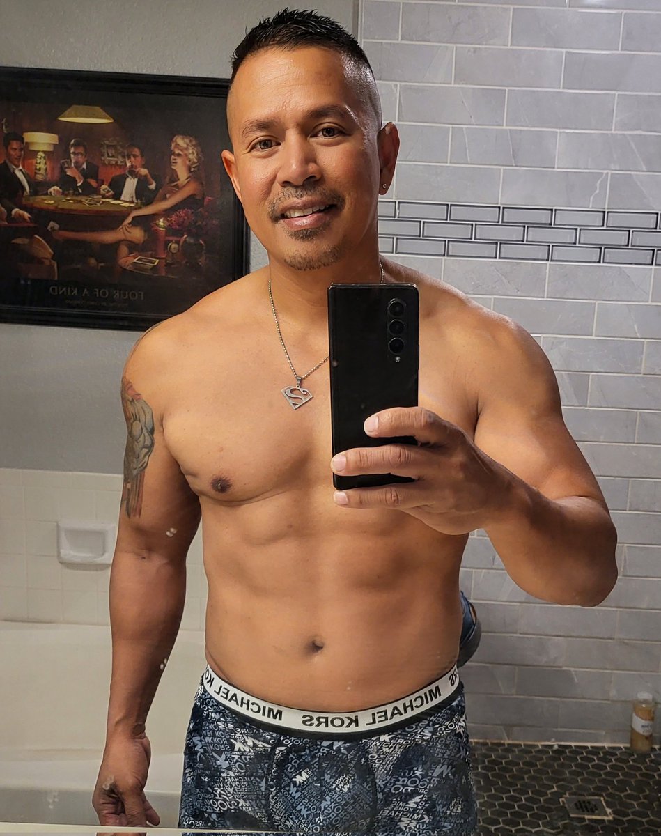 JonnyBlaze808's tweet photo. Going On Month 10 Of NO GYM!😏...But That's Ok, Cuz I Got A Fresh Fade To Compliment My New Pair Of Fitted Boxers!🤣
#MichaelKors #ThisIs50+1 #DadBod #Zaddy #FitFam https://t.co/mBoeMoWDvI