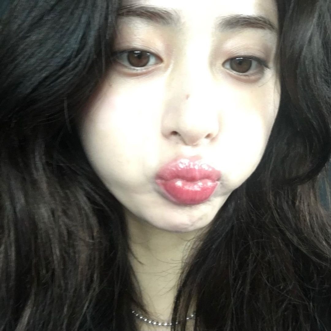 jenssainte's tweet photo. [!!] Don’t let the cloudy sky fool you! Here’s a little remedy for not being able to see the sun the moment you start your day: a serving of two mandus disguising as my cheeks is ready! 🥟🥢 https://t.co/ihFGMNcwnX
