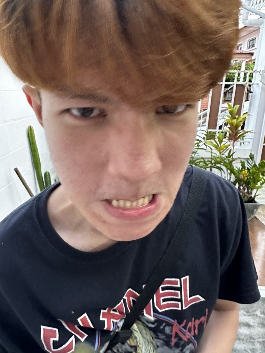 realllmxn_'s tweet photo. ไม่เหมือนตรงไหน เอาปากกามาวง555555555
#TrippyP #yellowskrt https://t.co/8TZGmbUdoy