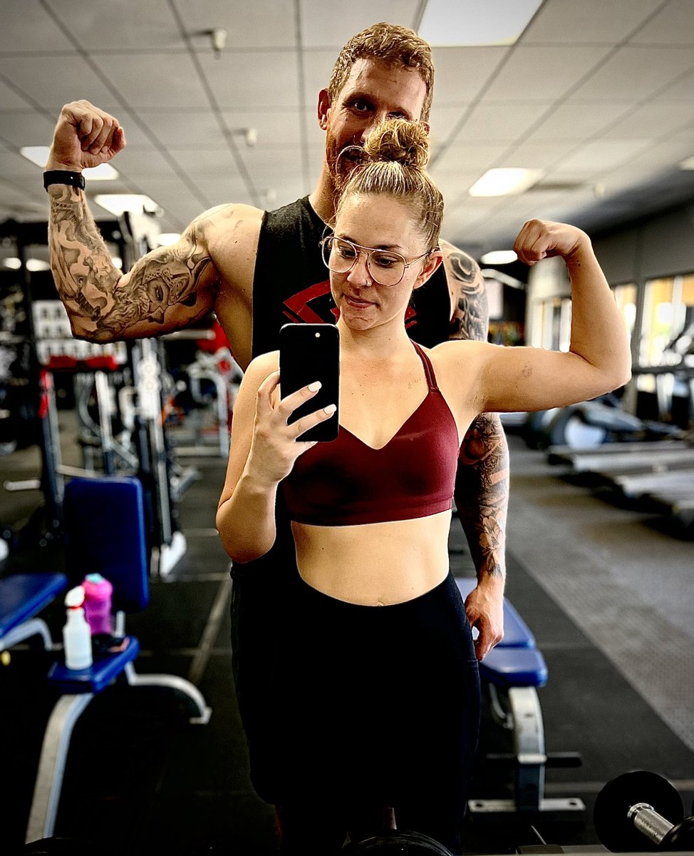 Then gym sesh photos be 🔥🔥she makes me look small gotta lift more!!!
