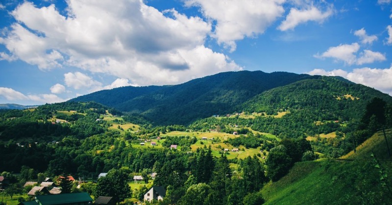 uabright's tweet image. Любіть Україну, як сонце, любіть, 
як вітер, і трави, і води… 
В годину щасливу і в радості мить, 
любіть у годину негоди.

Любіть Україну у сні й наяву, 
вишневу свою Україну, 
красу її, вічно живу і нову, 
і мову її солов'їну.

В. Сосюра

#Україна #поезія #сосюра #Ukraine