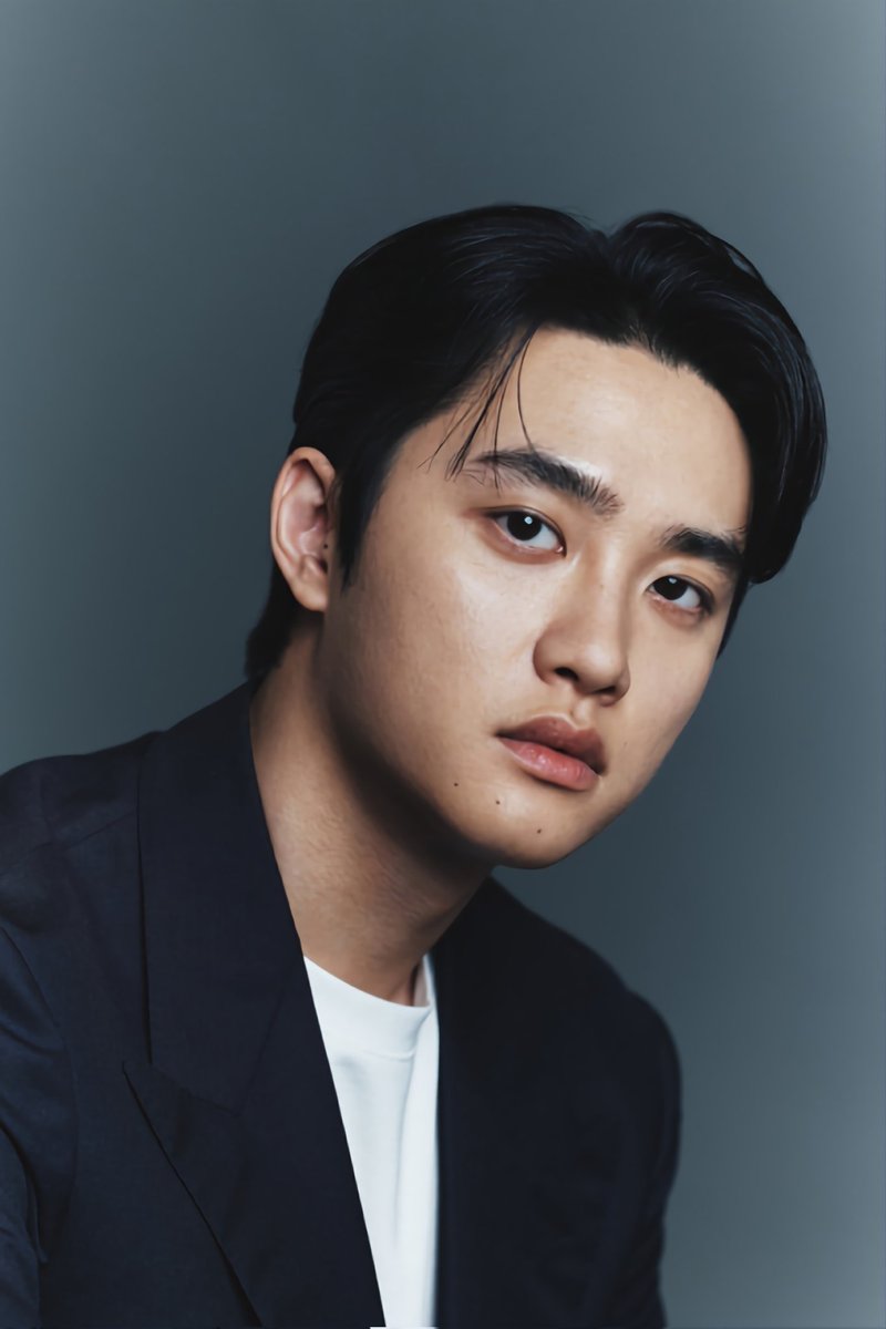 USEXOLUNION's tweet photo. [Article] #DohKyungSoo, who played the role of an astronaut in 'The Moon', expressed his feelings about his performance in a space suit weighing 10 kg.

Do Kyung-soo, who met director Kim Yong-hwa once again with 'The Moon' following the movie 'Along with the Gods', said, "I am so happy to be with the director again." While filming 'Moon', there were a lot of scenes I did alone, so I became very close to the director. The director is more playful than I thought. It was a time when I learned a lot of new sides of myself."

When asked if there was any burden as the lead role in a blockbuster film that cost 28 billion won to produce, Do Kyung-soo said, "As much as the director chose me, I have the heart to try not to fail expectations by doing enough of the role I have to play so that I don't worry everyone. was," he said.

When asked, "Wasn't it burdensome to act alone?" as it was set to be isolated on the moon, Do Kyung-soo said, "After receiving the scenario, I worried a lot about how to portray this character. However, as I filmed, my anxiety gradually disappeared. Above all, The experience of acting in a space suit was new," he recalled.

It should have been filmed in the middle of summer wearing a space suit that weighs 10 kg, but actually weighs more than 5 to 6 kg. When asked if it was physically difficult, Do Kyung-soo said, "It was really uncomfortable. When you play a character in everyday life, you only have to pay attention to the lines, but in this work, you had to hang on a wire, give strength, and there were restrictions on various actions. I think I had to think about 7 or 8 things at once.”

Do Kyung-soo said, "When I first put on the space suit, I thought, 'This doesn't make sense.'" He confessed, "At first, it was too heavy and the restrictions on movement were too severe. I couldn't go to the bathroom and it was difficult to beat the heat."

However, director Kim Yong-hwa once said that Do Kyung-soo's passionate performance was 'surprisingly, the martial arts team performed the wire action well'. When asked, "Is it helpful to have been dancing as an EXO member?" Do Kyungsoo said, "It's very helpful.

https://t.co/o0DK6XLJ9h

#KyungSoo #엑소디오 #도경수 #DO (D.O.)  #EXO #엑소 @weareoneEXO