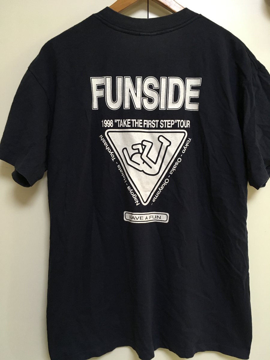 Top_40_Age's tweet photo. ＃200 THUMB × FUNSIDE
1998年のTAKE THE FIRST STEP TOURのTシャツ。
TAKE THE FIRST STEP [AIR JAM '98] / THUMB
https://t.co/cmzNVOxrfH
#マーチャンダイズ記録シリーズ #THUMB #FUNSIDE #SHERBET #BEEF #BlackBuck #NOSHOW #TheMascutz #ThePops #BeatCrusaders #SEXER https://t.co/pPmOVfvfb9