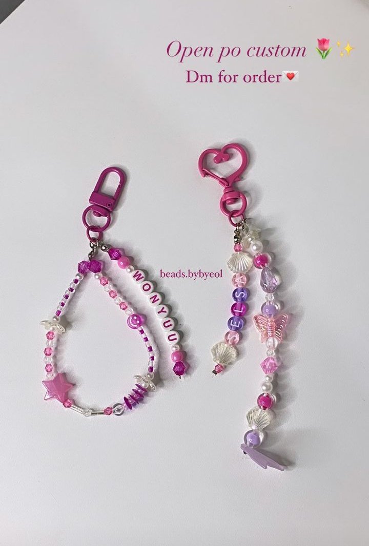 Guys ada baru nih model manik maniknya... yuk guys tanya tanya dulu kalau ada mau 😍😚 lucu begini ya kan yuk bisa request sendri juga loh guys apa lagi nih anak K-Pop 🤭✨