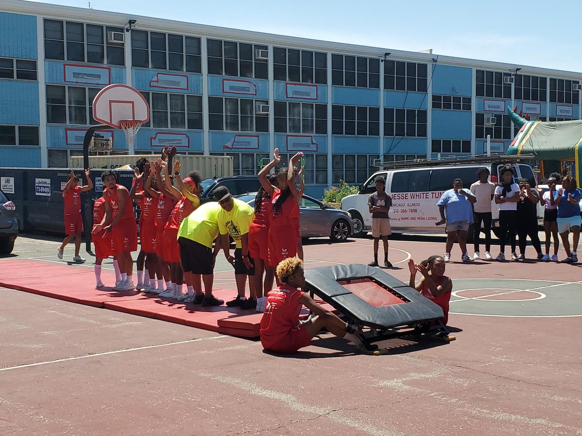 PowellKamaria's tweet photo. Cabrini Green Local Advisory Council Fun Day at Stanton Park Saturday, July 29th. Special thanks to Mr. Maurice Edwards and Mr. Jesse White and The Tumblers. https://t.co/vYtzvpGkdb