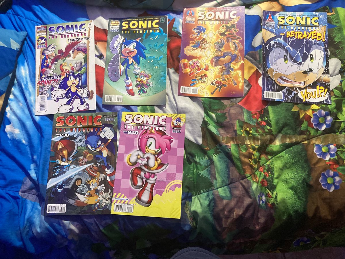 andersonhedgeh2's tweet photo. And here my #archiesonic #sonicx #archiemegaman comic books https://t.co/YQHMhbs0gb