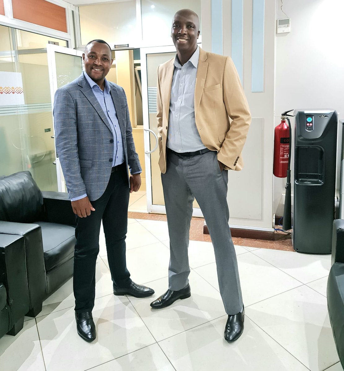 Happy New Week! Umuthi thiini wa #ArahukaMonday turatambura the Indomitable Gatonye Mbugua meen na <a href="/KiengeiMuthee/">BISHOP BEN JCM CHURCH</a> babuyoo ta #MCM. Tambura kanda igiri marahuke SMS 20014