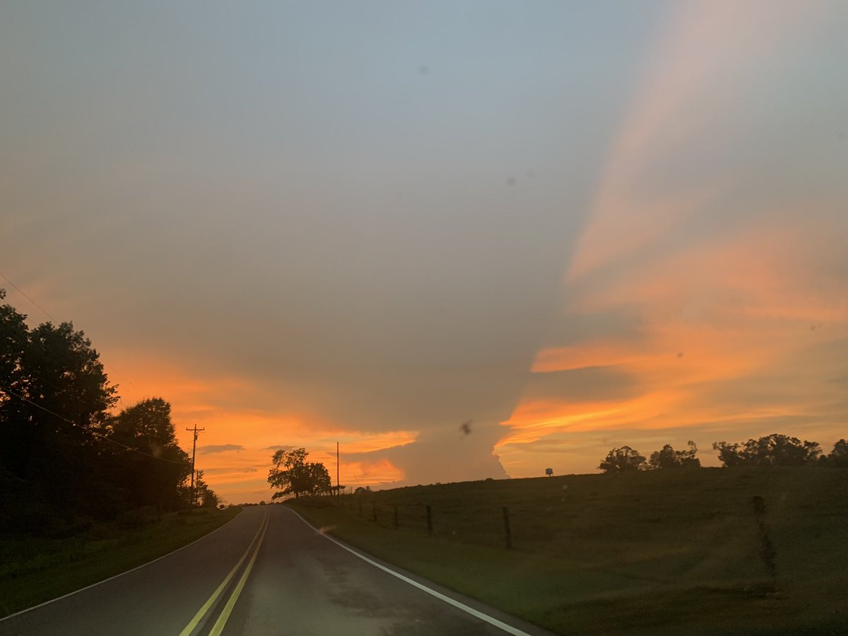 chaser_jensen's tweet photo. From storms to sunset https://t.co/sSKx6Zg7kr
