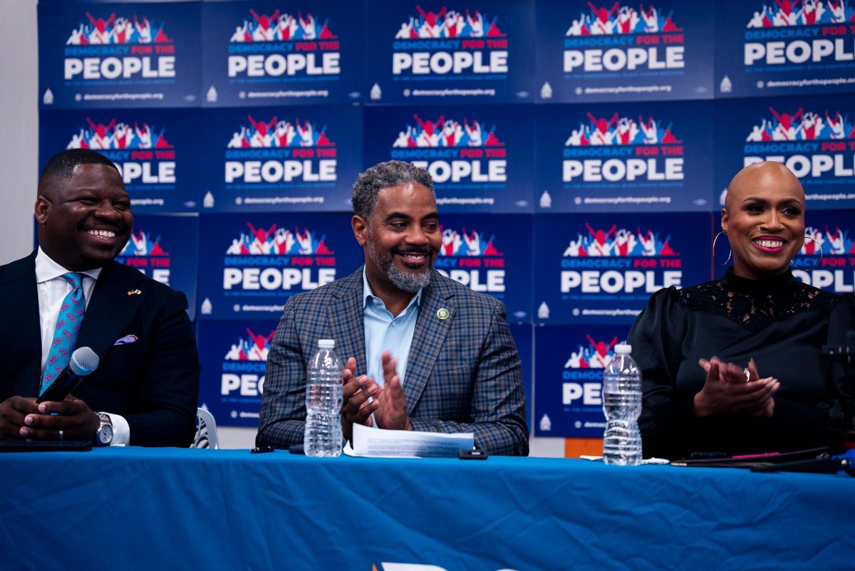 AyannaPressley's tweet photo. Honored to host @StevenHorsford, @KamalaHarris, &amp; our @CBCInstitute colleagues in Roxbury, the heart of Black Boston.

Discussions like these are necessary to confront the layered crises facing our communities. #DFTP https://t.co/HjcwgtWHF2