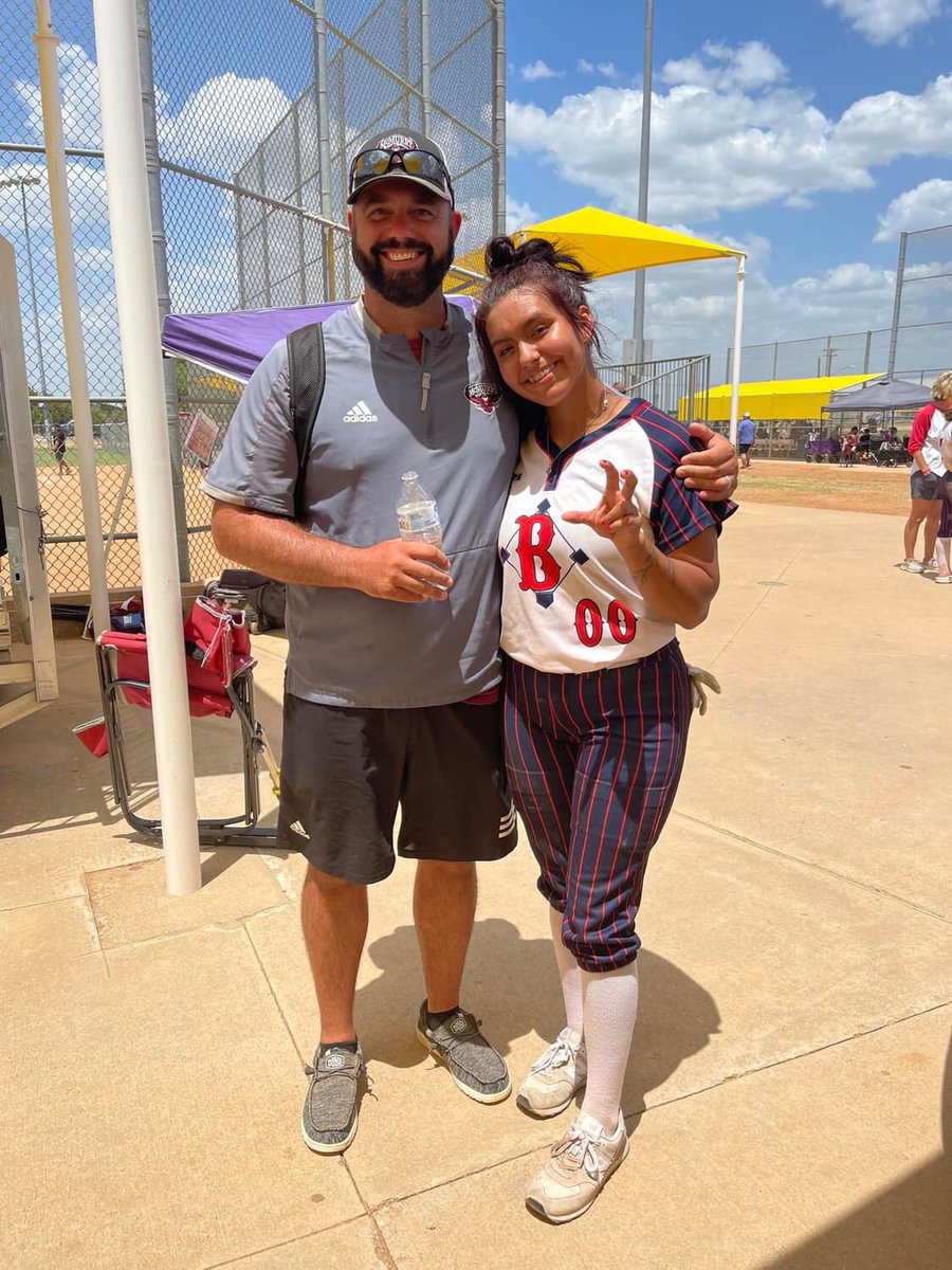 samantharianna1's tweet photo. It has been a very stressful three weeks but I am very grateful with the decision I have made. I have made an decision to further my academic/athletic career at Mcmurry University🤎.

Thank you to Coach Mcnally for this amazing opportunity with such short notice. 

#GOWARHAWKS https://t.co/SHTlMoX2mg