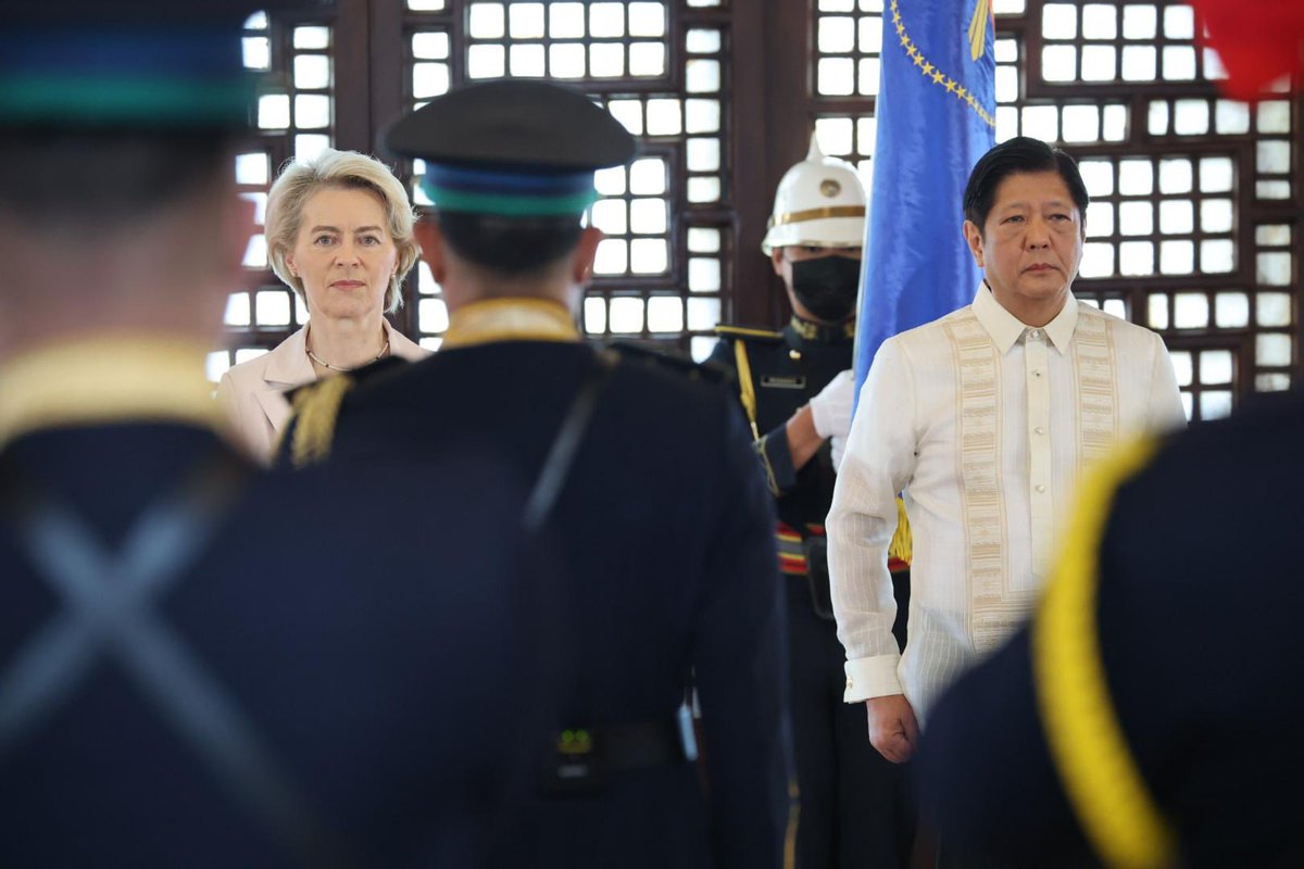 vonderleyen's tweet photo. Very glad to be in Manila today.
The EU and the Philippines share common interests and values.
Iโm here to open a new era of cooperation between us, with a focus on:
โ Trade
โ Investments in green and digital projects
โ Security https://t.co/0umg1pSW32