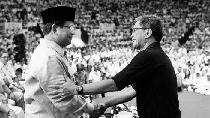 Sikap Prabowo dan Pendukungnya DIUJI saat Jokowi DIHINA dgn kata 'BAJIN*AN TOL*L' Apa sikap mereka? DIAM. Mengapa mereka DIAM, karena mereka hanya peduli KEKUASAAN, bukan Jokowi dan Programnya Bagi pendukung Prabowo, Jokowi cuma sekadar TUMPANGAN, bukan PANUTAN Hati-hati