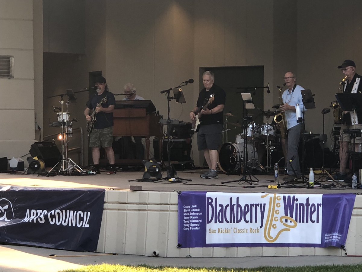 wickster27's tweet photo. I took my yearly trip to Kearney’s Harmon Park this evening for the last “Concert in the Park” series from the Kearney Area Arts Guild to see the always great band “Blackberry Winter”. This popular area rock band played many of the hits from the 60’s &amp; 70’s to a huge crowd! 👍 https://t.co/1kiw8tNLIe