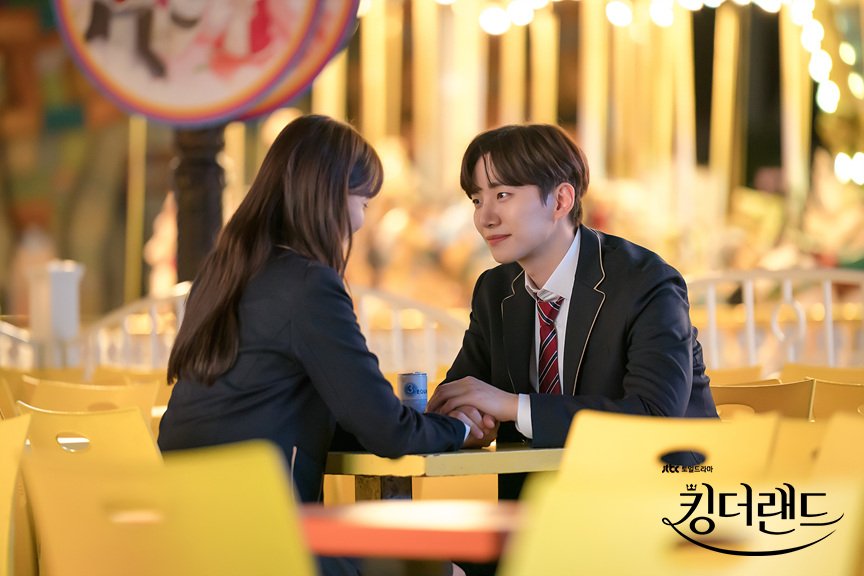 YOONADDICTcom's tweet photo. I see my future in your eyes ❤️

#LimYoonA #임윤아 #YoonA #윤아 #KingTheLand #킹더랜드 #Junho #LeeJunho #이준호 #천사랑 #CheonSarang https://t.co/tTYfc6Hnw9