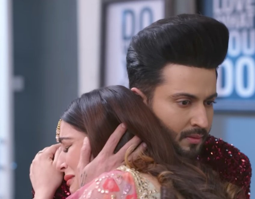 Dheeshraxmaic's tweet photo. Attention Attention Attention = Love 😩💕💕
This is their favorite side hug ✨❤🙈
#preeran #dheeshra #Shraddhaarya 
#dheerajdhoopr #KundaliBhagya #Tkl https://t.co/GuKSt9xyg1