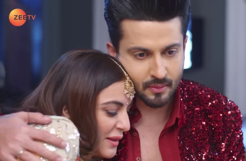 Dheeshraxmaic's tweet photo. Attention Attention Attention = Love 😩💕💕
This is their favorite side hug ✨❤🙈
#preeran #dheeshra #Shraddhaarya 
#dheerajdhoopr #KundaliBhagya #Tkl https://t.co/GuKSt9xyg1