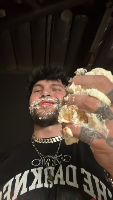 Them: EWW you would eat ass  Me: https://t.co/oFRCl9xZdV