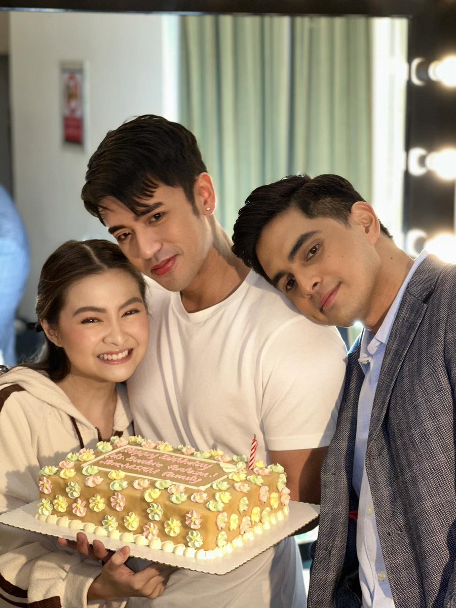Sparkle_GMA's tweet photo. HAPPY BIRTHDAY, BARBIE 🎉

#MagingSinoKaMan cast and crew decided to surprise its lead star Barbie Forteza on her birthday while they are doing their pictorial for the show.

#BarbieForteza #DavidLicauco #JuanchoTriviño #MikoyMorales #FaithDaSilva #RainMatienzo https://t.co/JHnEvIpkEj