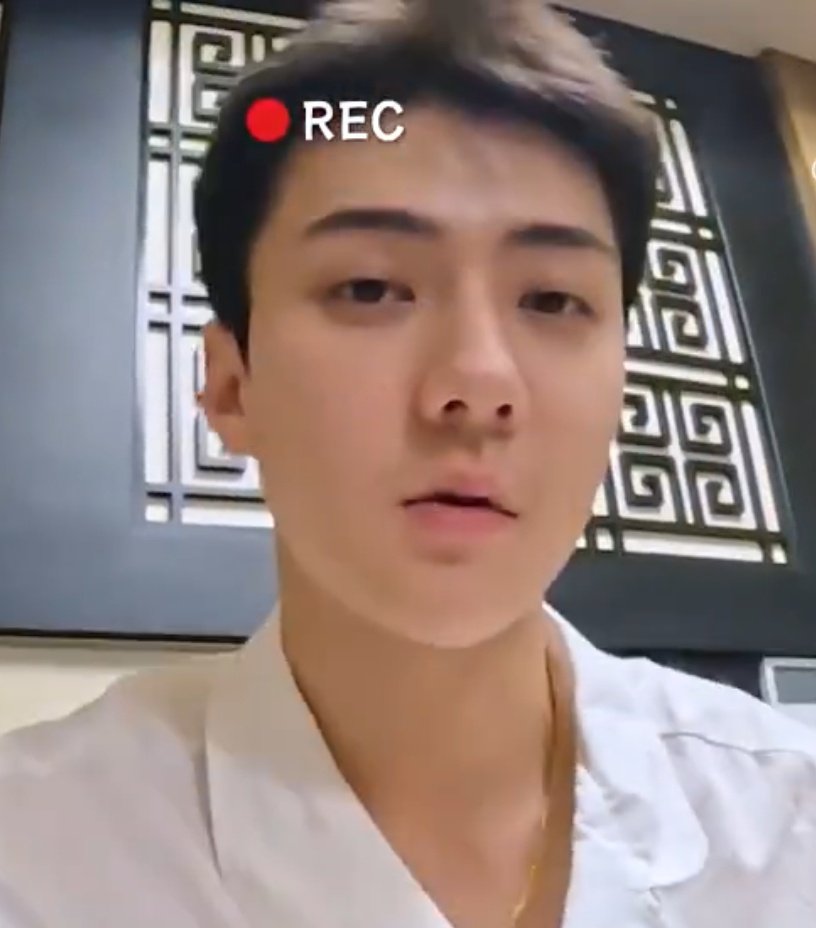 xunonme's tweet photo. #SEHUN “I’m still a baby” 🥹🤏🏻💞

       then                   &amp;                    now https://t.co/QcZ0fz7K74