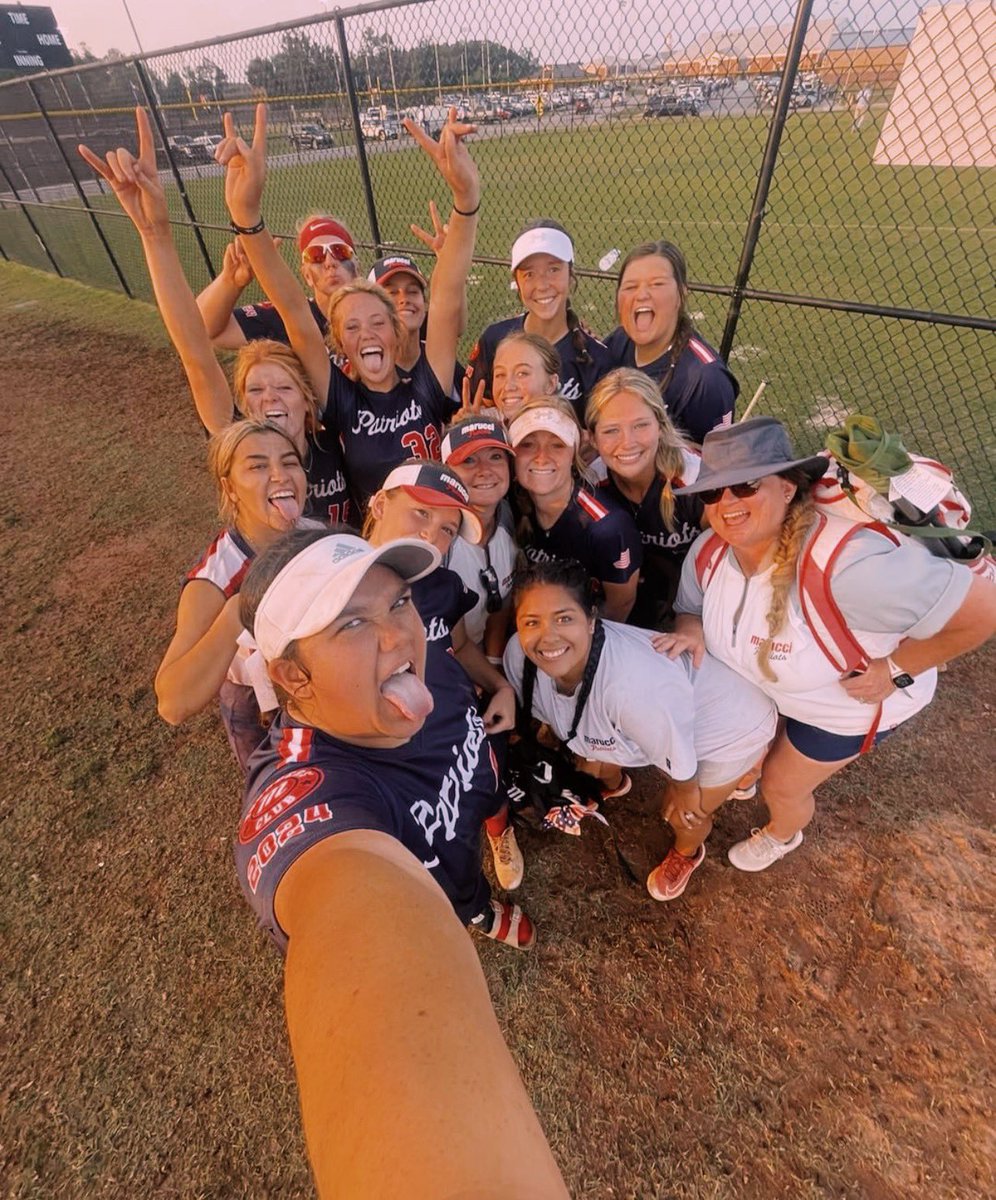 jennigoins2025's tweet photo. so thankful for this past summer season! I loved being able to be apart of this team! 
#failfoward @MarucciPatsGC https://t.co/HpMaTWu0q6